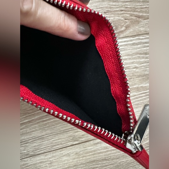 FAUX NWOT CLUTCH W STRAP - I ACCEPT ALL REASONABLE OFFERS - BEAUTIFUL - FAUX - Picture 4 of 6